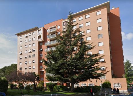 Questa immagine rappresenta un palazzo in via giovanni battista bardanzellu a colli aniene dove abbiamo venuto un appartamento in soli 18 giorni