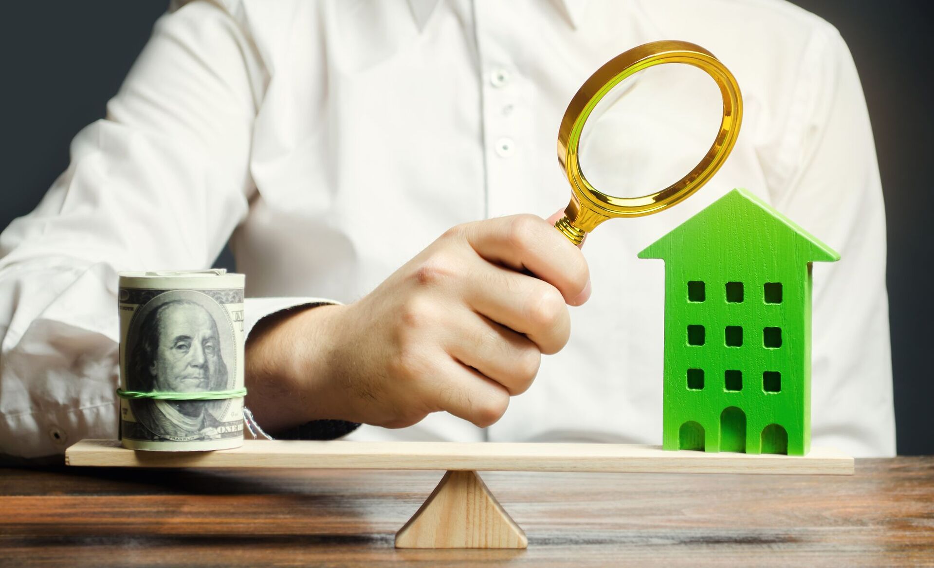 Valutazione Professionale Per impostare una Strategia di Vendita Vincente, è importante conoscere, da subito, il Valore Commerciale della tua Casa. La Valutazione Commerciale sarà il fulcro di tutto il sistema.